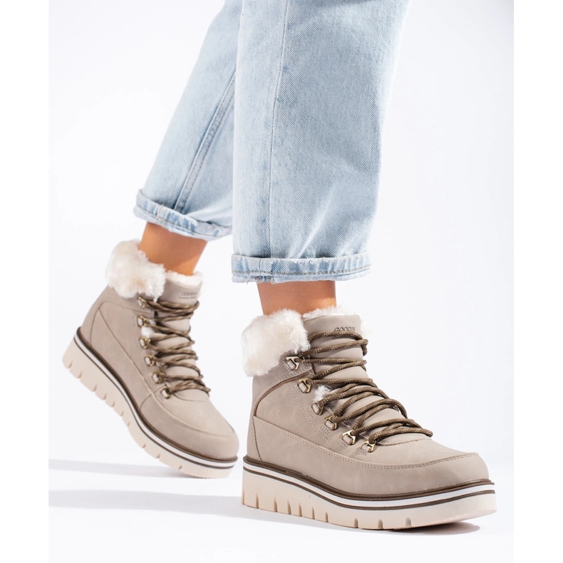 Cacciatori di donne sulla piattaforma beige 2