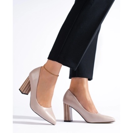 Décolleté beige da donna sul palo 1