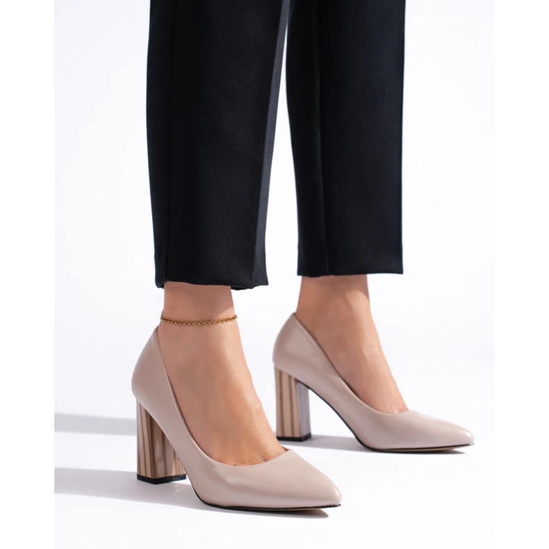 Décolleté beige da donna sul palo 2