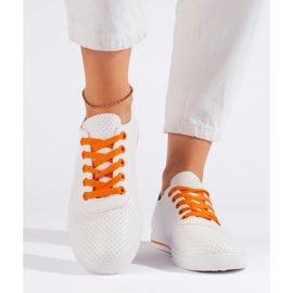 Sneakers da donna bianche con lacci arancioni bianco 2