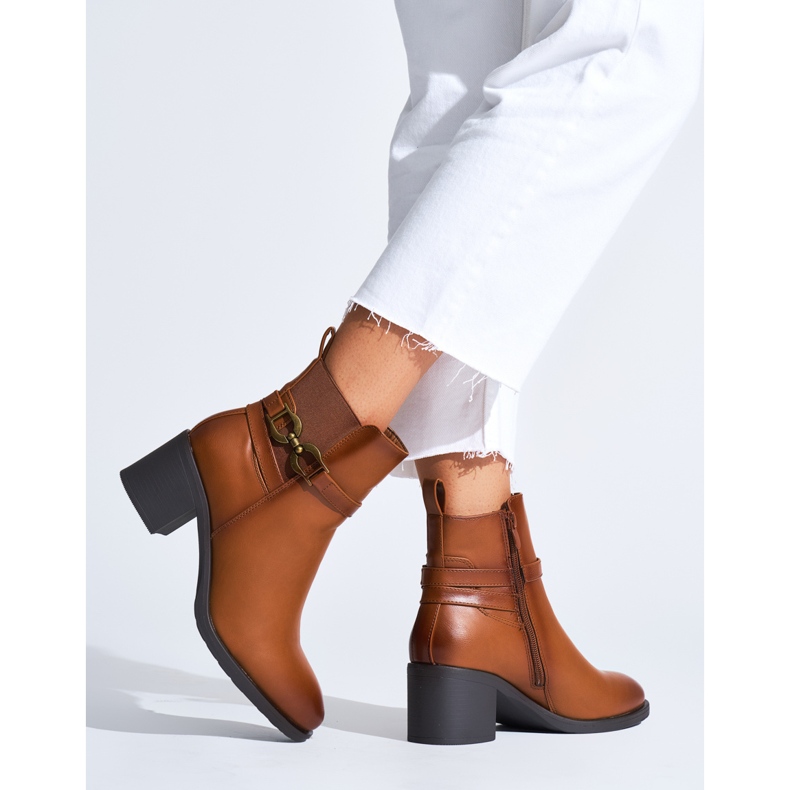 Stivaletti cammello da donna con tacco alto marrone 1