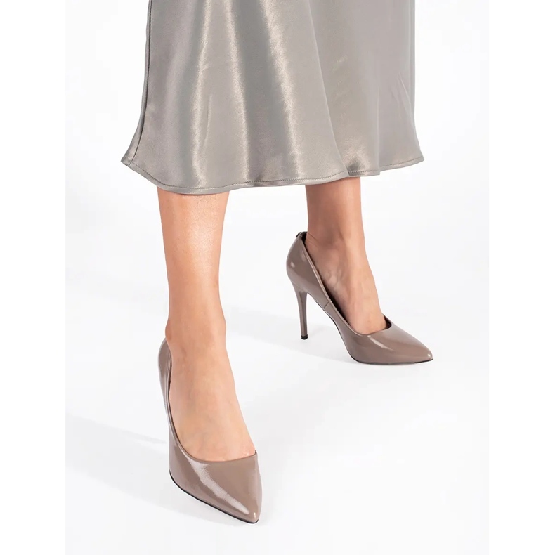 Tacchi a spillo da donna in vernice beige 2