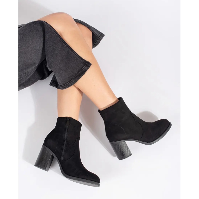 Stivaletti da donna classici in camoscio nero 2