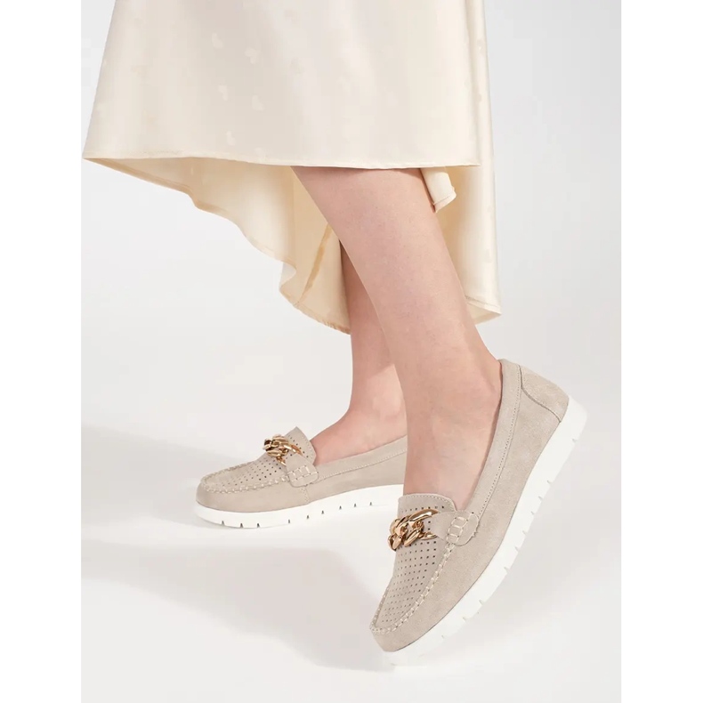 Goodin Mocassini in pelle beige con una catena sulla piattaforma 2