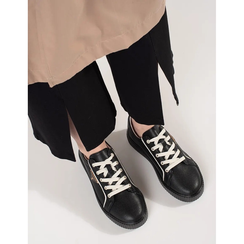 Goodin Sneaker in pelle nera su una suola spessa nero 2