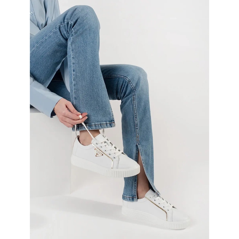 Goodin Sneaker bianche in pelle su una suola spessa bianco 1