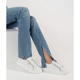 Goodin Sneaker bianche in pelle su una suola spessa bianca 2