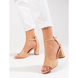 Sandali beige da donna sul palo di W. Potocki 2