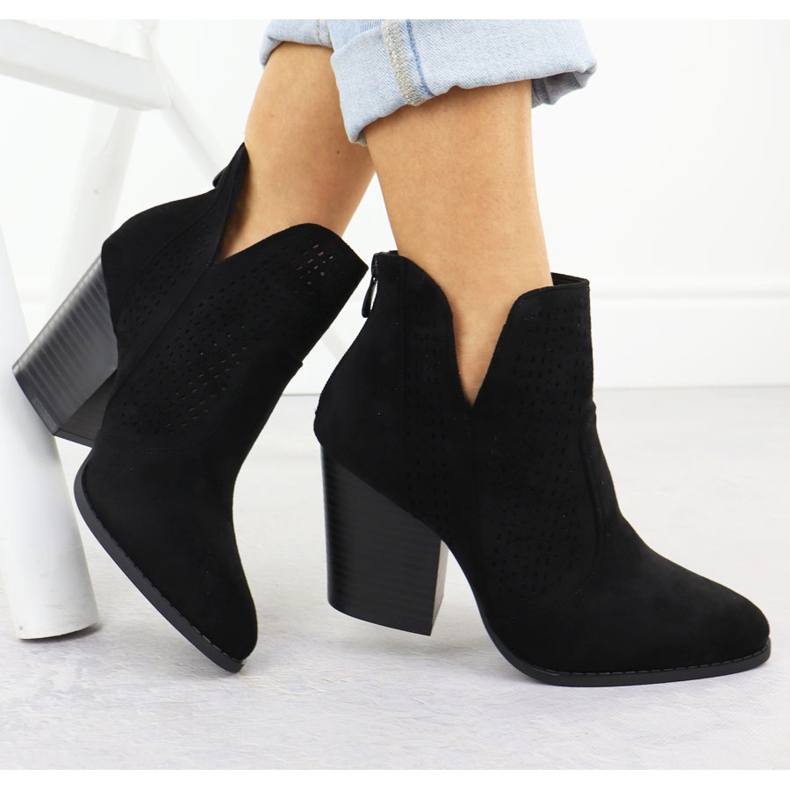 S.Barski Stivali in pelle scamosciata femminile su The Black Openwork Stand S. Barski Hy51-060 nero 1