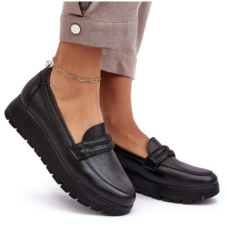 Scarpe in pelle sulla piattaforma con un lemar nero ornamento 4