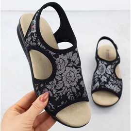Unisoft Sandali da donna su un'eruzione cutanea flessibile con fiori neri unsoft 7196 nero 1