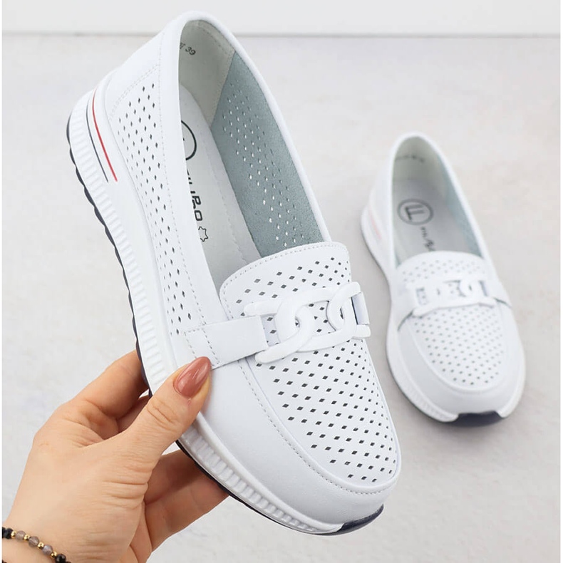 Scarpe in pelle da donna sulla piattaforma Openwork Białe Filippo DP4400 bianco 1