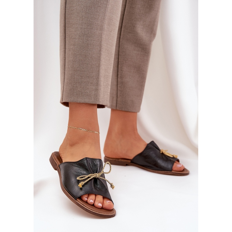 Pelle piatta elegante infradito con un brow lewski 3572 nero 2
