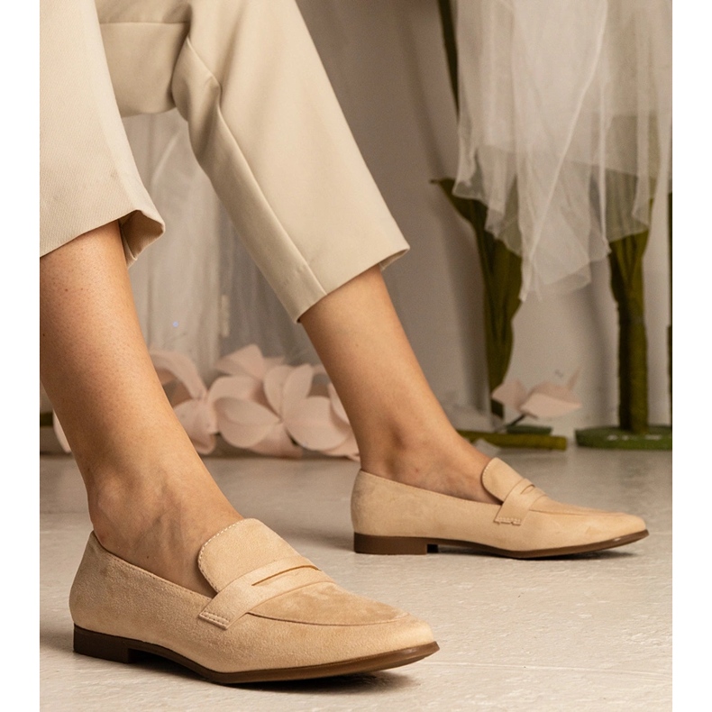 Mocassini classici delle donne beige 1