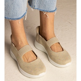 Sneaker da donna beige su una suola pressata 1