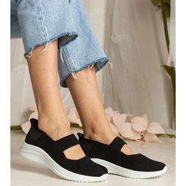 Sneaker da donna nera su una suola pressata nero 1