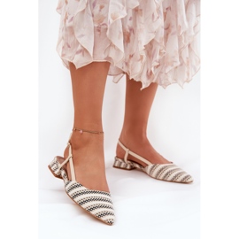 Ballerine femminili con nasi appuntiti con tacchi beige delicati 2