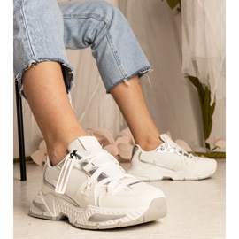 Sneakers bianche da donna con suola massiccia bianca 1