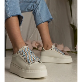 Sneaker da donna beige con allacciatura enorme 2