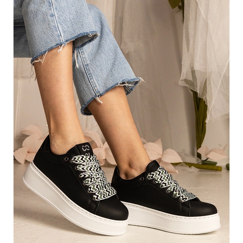 Sneaker da donna nera con allacciatura enorme = nero 2