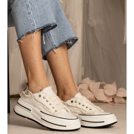 Sneaker da donna bianca su una suola alta bianco 2