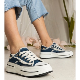 Sneaker da donna blu su una suola alta 1