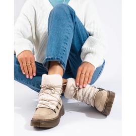 Stivali da neve beige da donna con cappotto di pelle di pecora 2