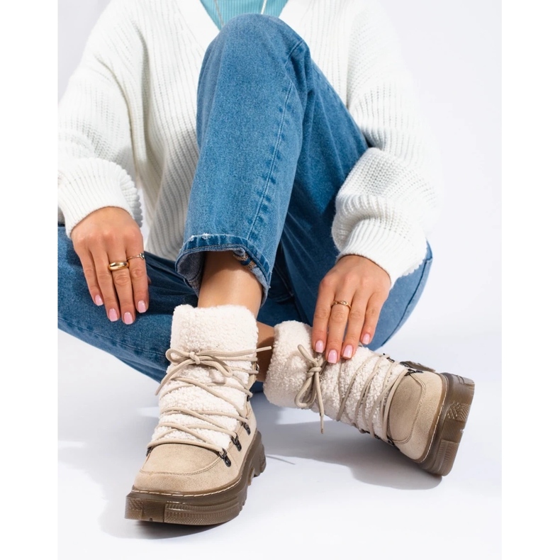 Stivali da neve beige da donna con cappotto di pelle di pecora 2