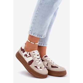 Sneaker femminili sulla piattaforma in patch beige 1