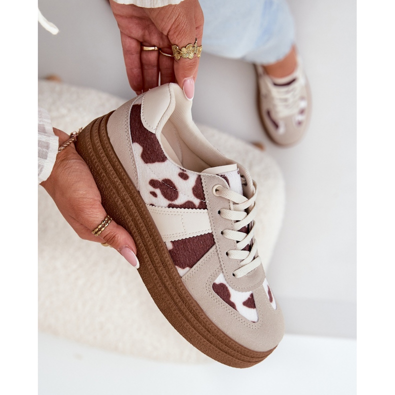 Sneaker femminili sulla piattaforma in patch beige 2