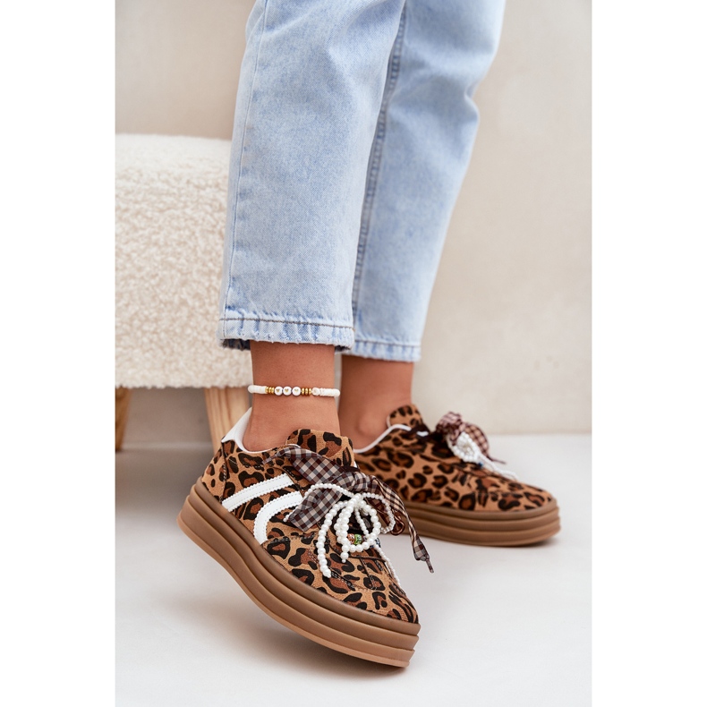 Sneaker da donna con stampa leopardata sulla piattaforma con decorazioni marroni marrone 2
