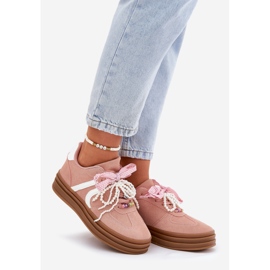Sneaker femminili sulla piattaforma con decorazioni rosa 1