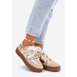 Sneaker da donna sulla piattaforma con decorazioni beige-oro 1