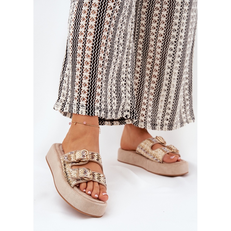 Pantofole da donna sulla piattaforma con fibbie e trecciati kaki beige 2