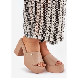 Slifori di pelle eco femminile sul palo e piattaforma kaki beige 1