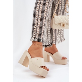 Slifor di pelle eco femminile sul palo e piattaforma di mendicante leggera beige 2
