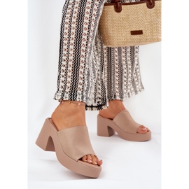 Pantofole da donna sul post e sulla piattaforma Khaki beige 2