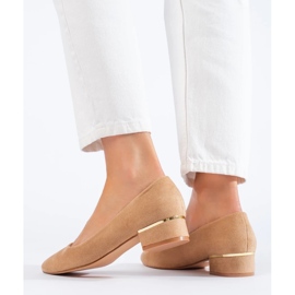 Goodin Décolleté classiche con tacco basso beige 1