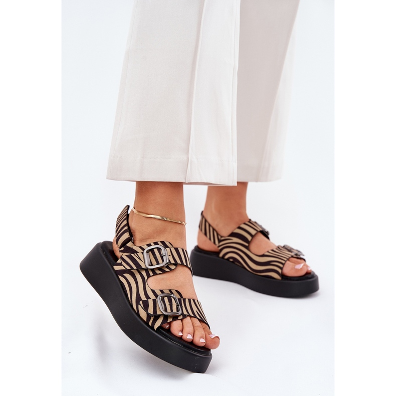 Sandali femminili sulla piattaforma e zeppe con fibbie zebra beige-nero 2