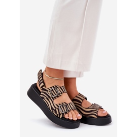 Sandali femminili sulla piattaforma e zeppe con fibbie zebra beige-nero 1