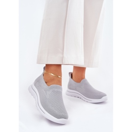 Sneaker di materiale scivolato grigio da donna 2