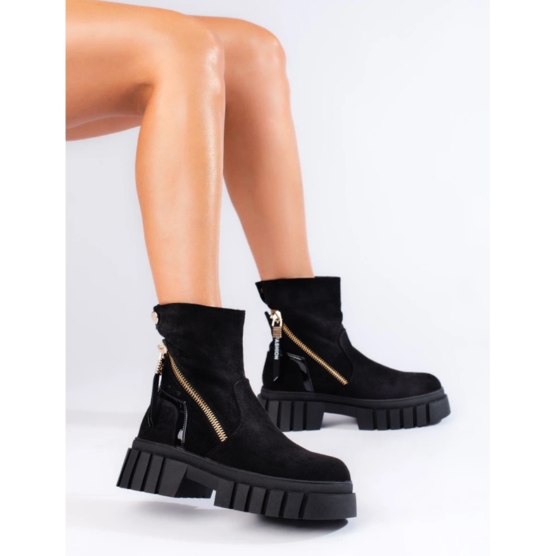 Stivaletti da donna in camoscio con plateau nero 1