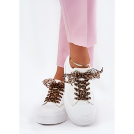 Sneaker femminili su una piattaforma enorme con allacciatura decorativa bianca bianco 1