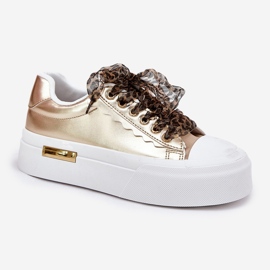 Sneaker femminili su una piattaforma enorme con oro allacciata decorativo d'oro 2