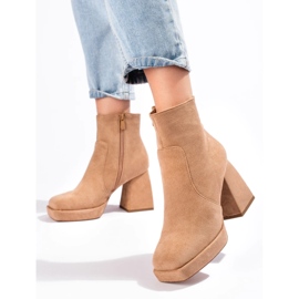 Stivaletti da donna beige con tacco largo 2