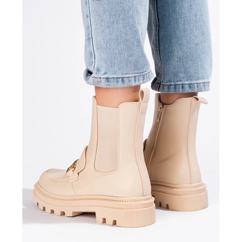 Stivaletti Chelsea da donna beige sulla piattaforma 1