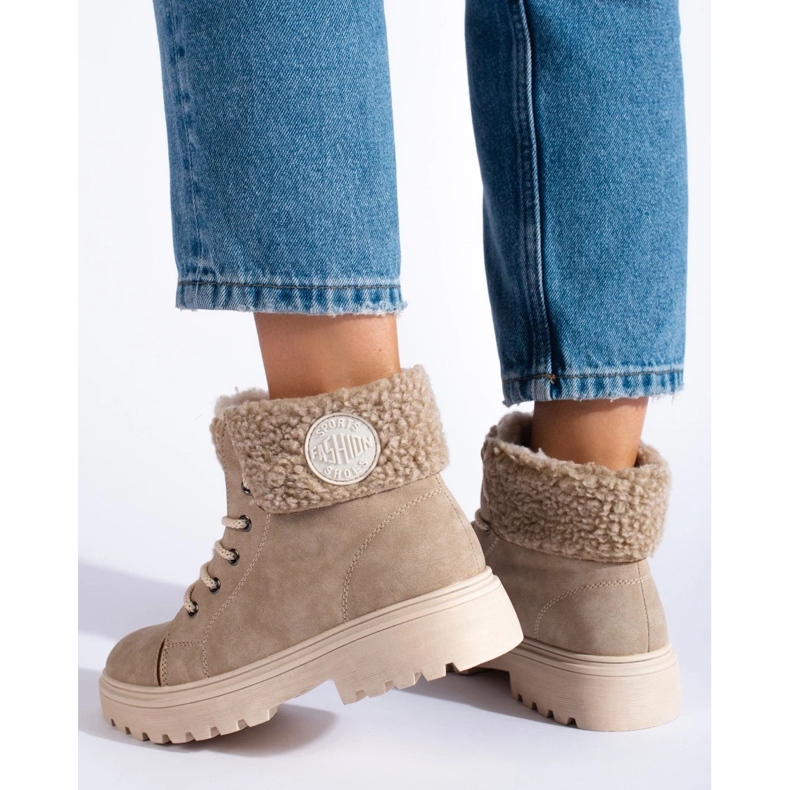 Scarponcini da trekking da donna in montone beige 1
