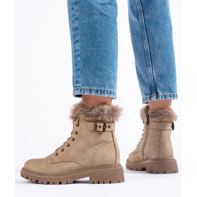 Stivali da donna con pelliccia beige 1