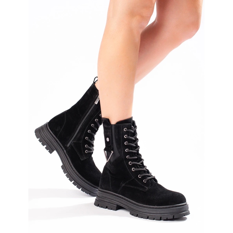 Stivali alti da donna realizzati in pelle naturale nero 1