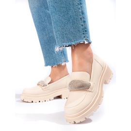 Scarpe da donna realizzate in ecopelle beige 1